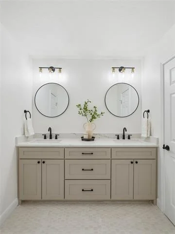 Photo of 2369 Claridge Circle