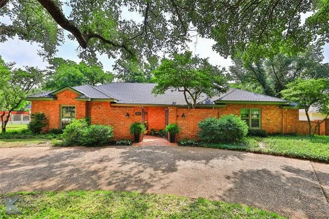 Photo of 1533 Elmwood Drive