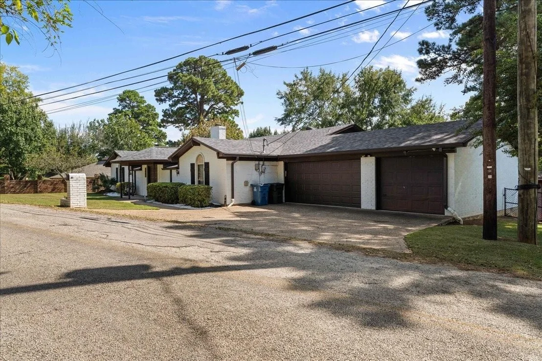 Photo of 2002 W Lake Drive