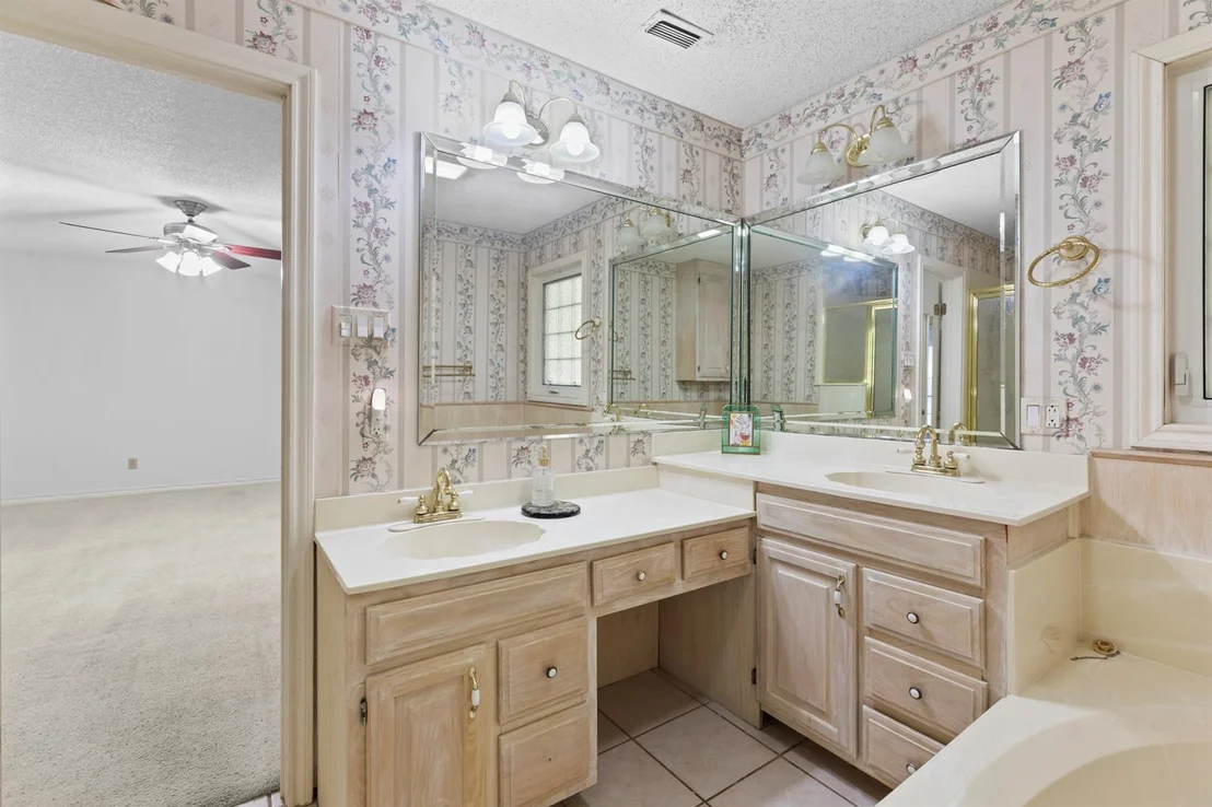 Photo of 1656 Pineview Lane