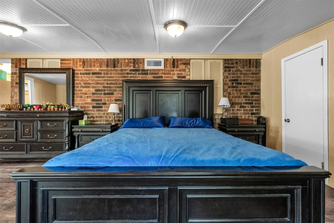Photo of 190 Crowfoot Lane