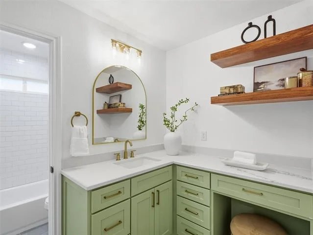 Photo of 2369 Claridge Circle