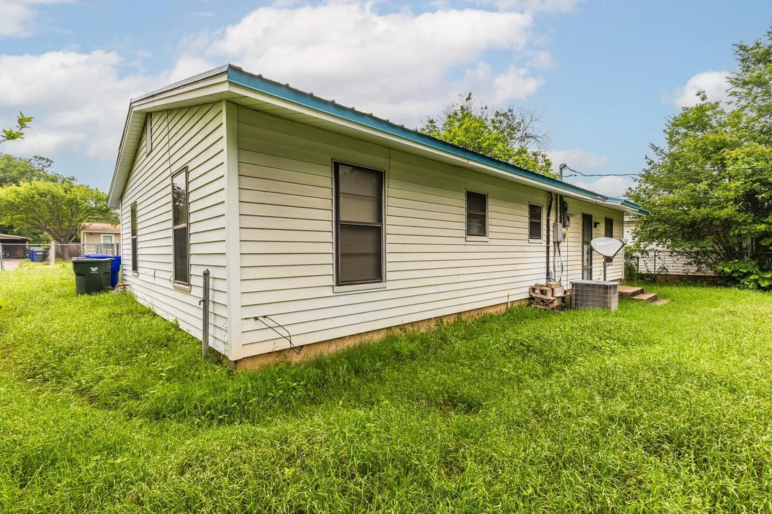 Photo of 1516 Bryan Avenue
