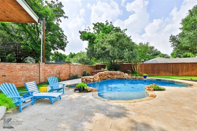 Photo of 1533 Elmwood Drive