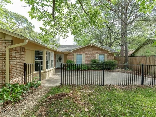 Photo of 2732 Foxcroft Circle