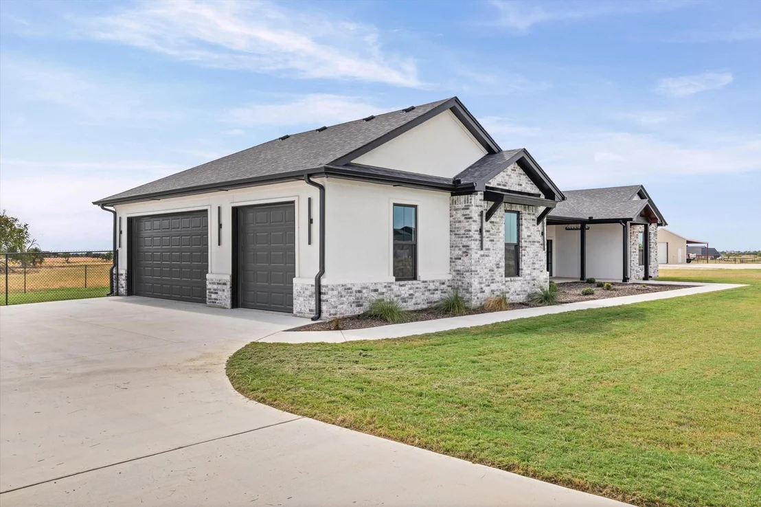 Photo of 611 Willow Moon Ranch