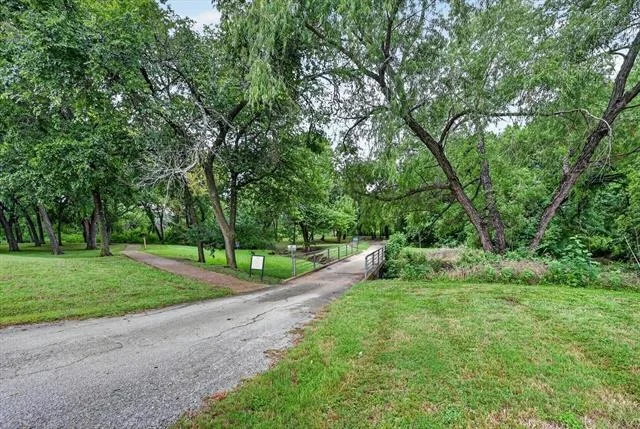 Photo of 2633 Lakeside Drive