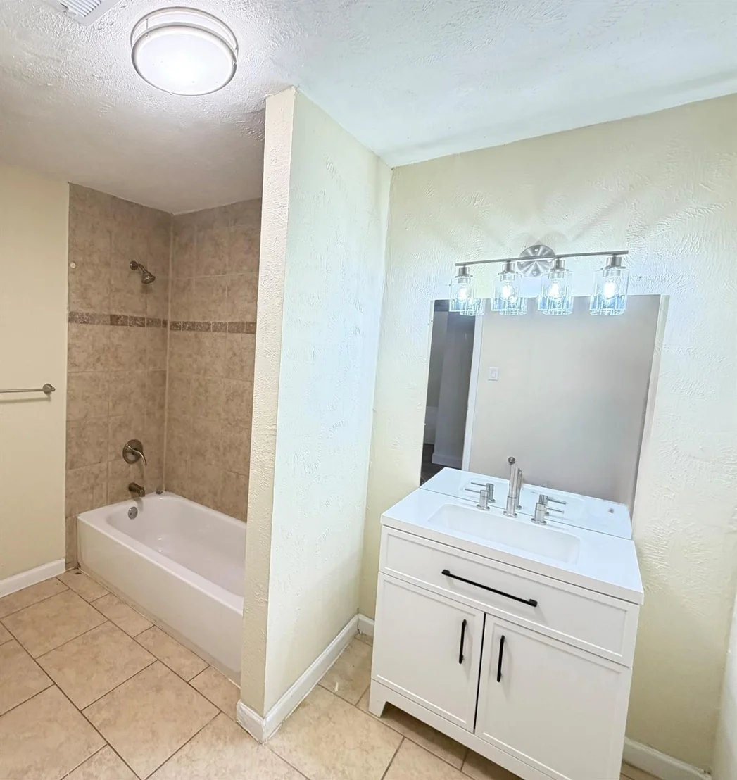 Photo of 1102 Poindexter Avenue