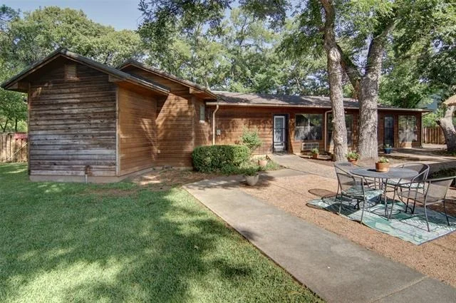 Photo of 825 Elm Street