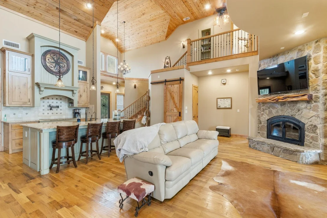Photo of 735 Gresham Lane