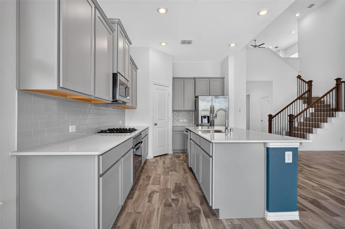 Photo of 729 Lombard Lane