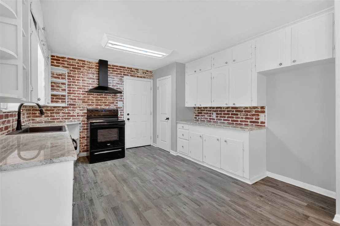 Photo of 6367 Orange Road