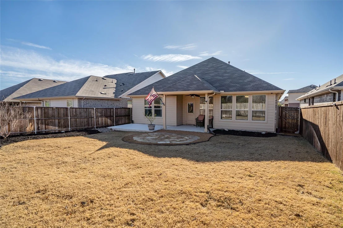 Photo of 5525 Round Hill Road
