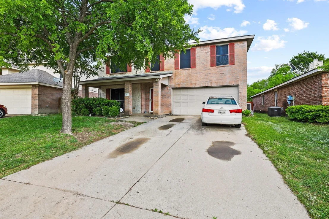 Photo of 704 Acacia Drive