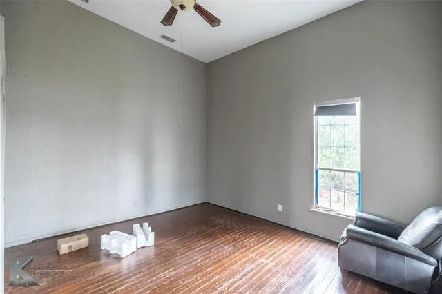 Photo of 141 W 3rd Street