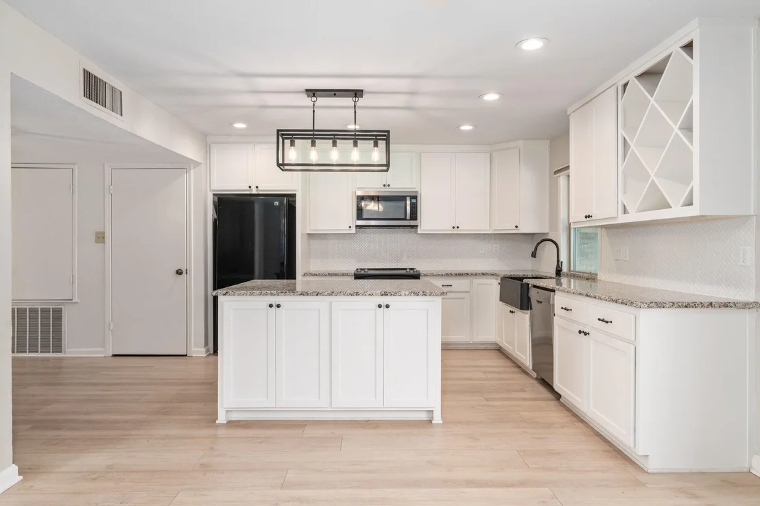 Photo of 413 Sandy Knoll Drive