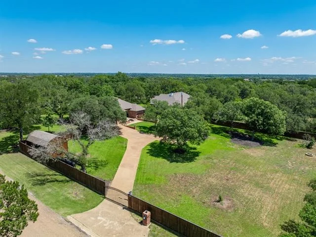 Photo of 100 Twisted Oak Lane