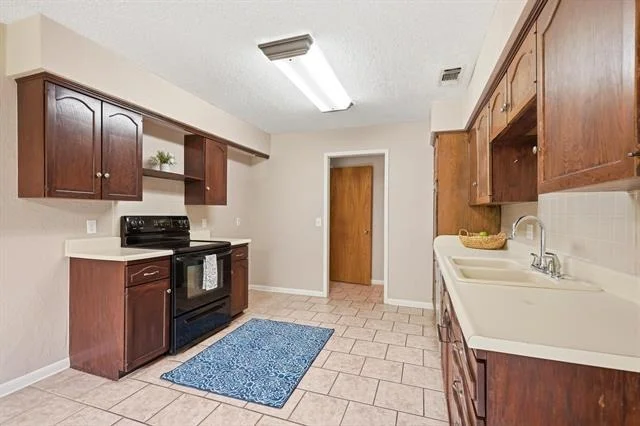 Photo of 116 Greentree Cir