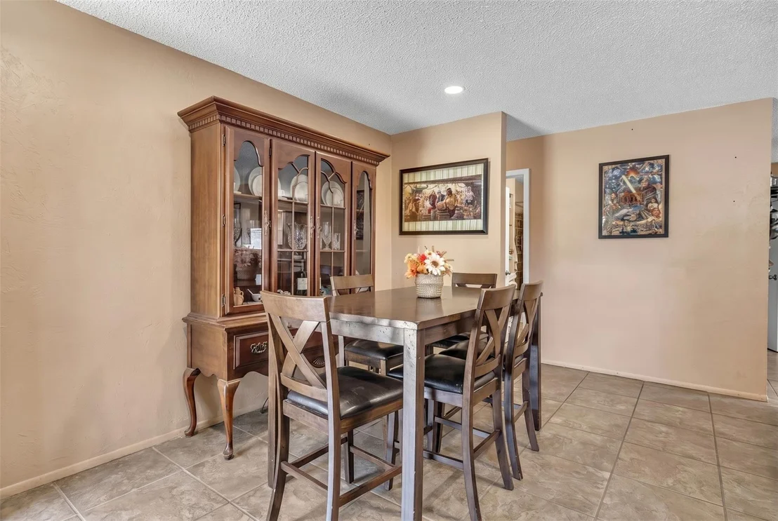 Photo of 190 Crowfoot Lane