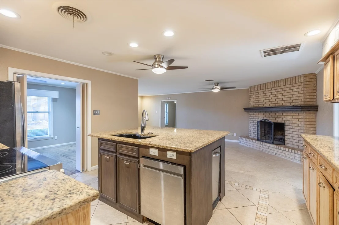 Photo of 55 Surrey Square