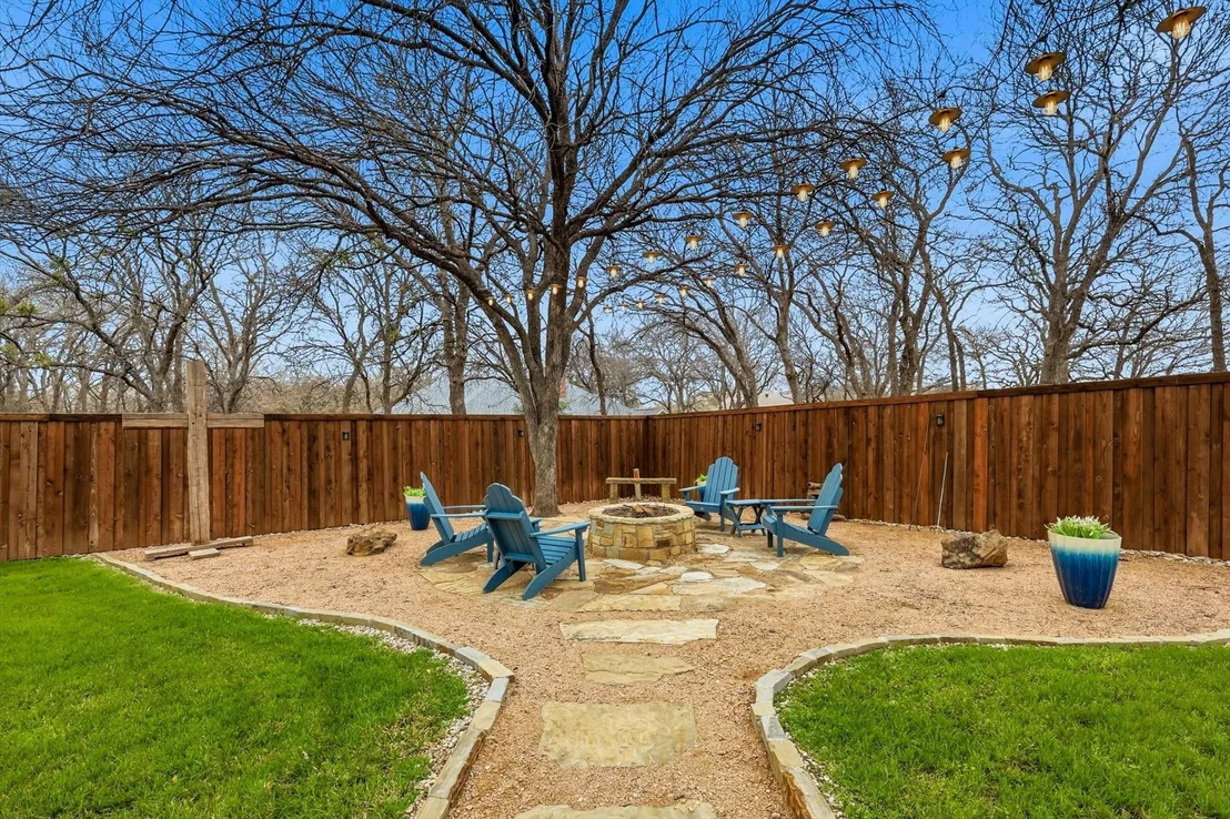 Photo of 312 Lakeside Oaks Circle