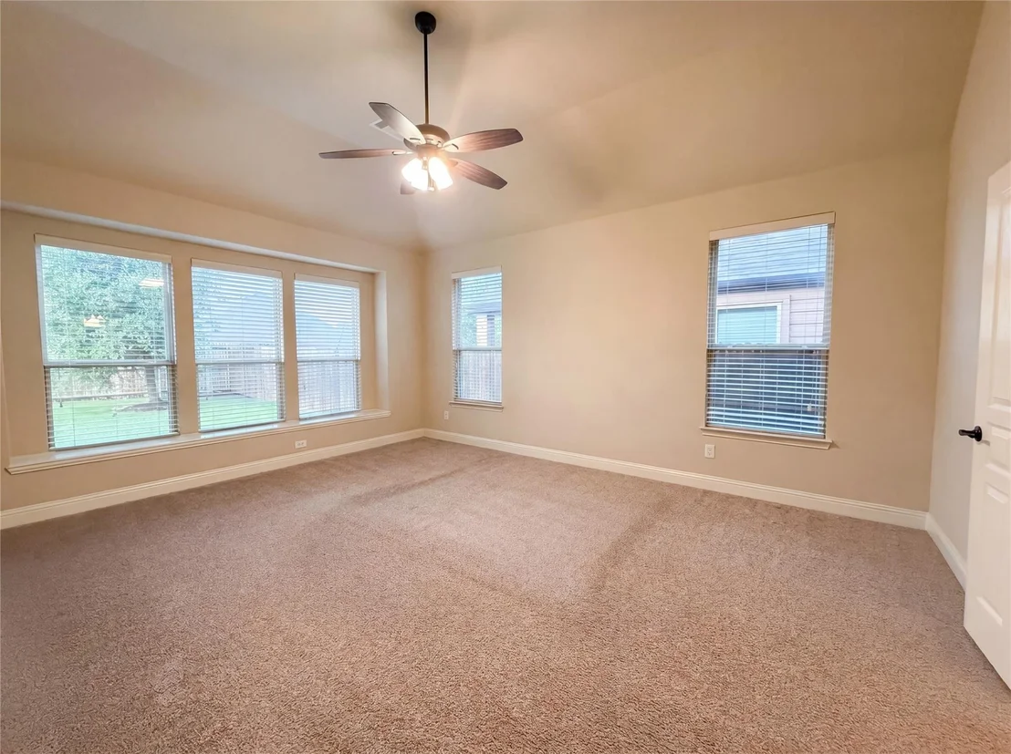 Photo of 725 Lyndhurst Drive