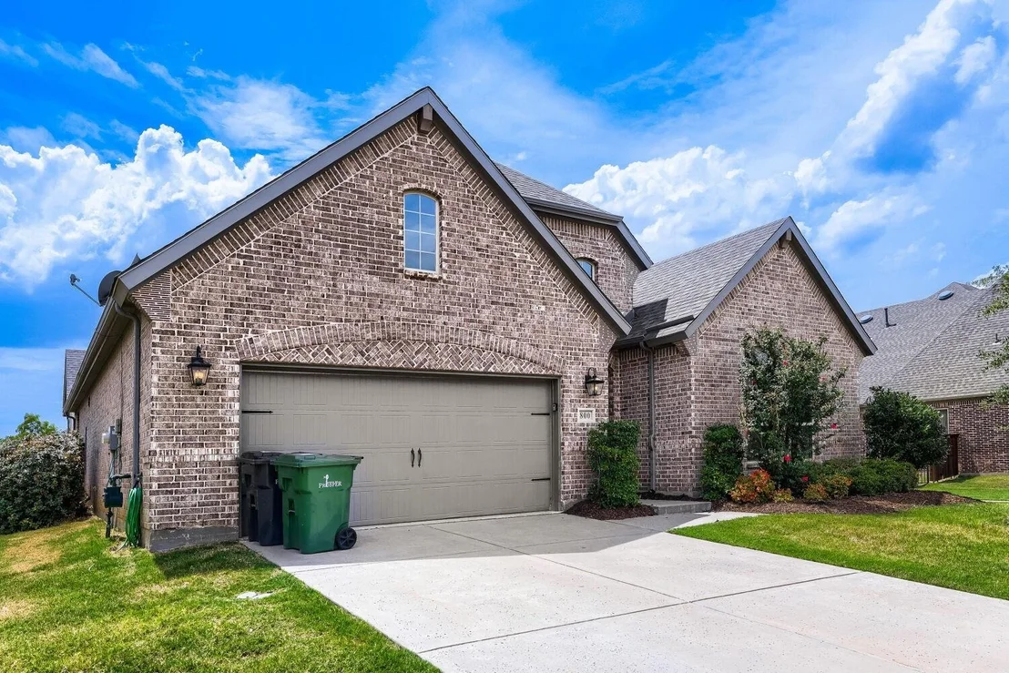 Photo of 800 Agave Drive