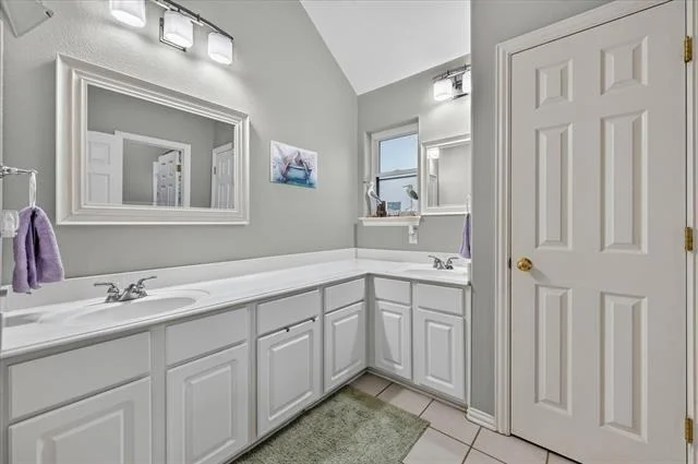 Photo of 851 Bridle Path