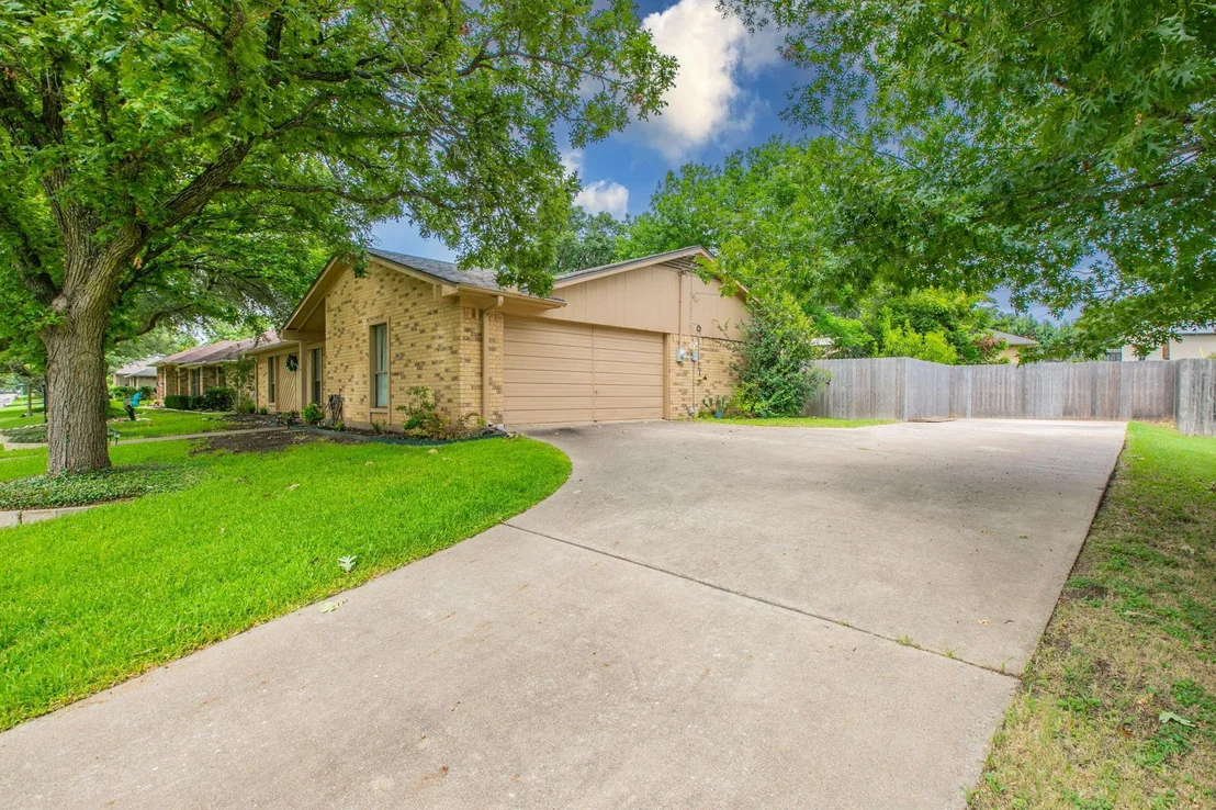 Photo of 1057 Radisson Drive