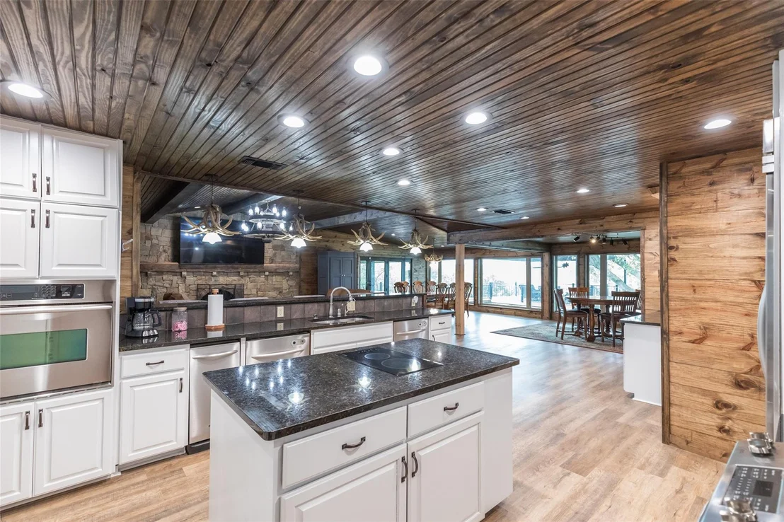 Photo of 440 Lakeside Drive