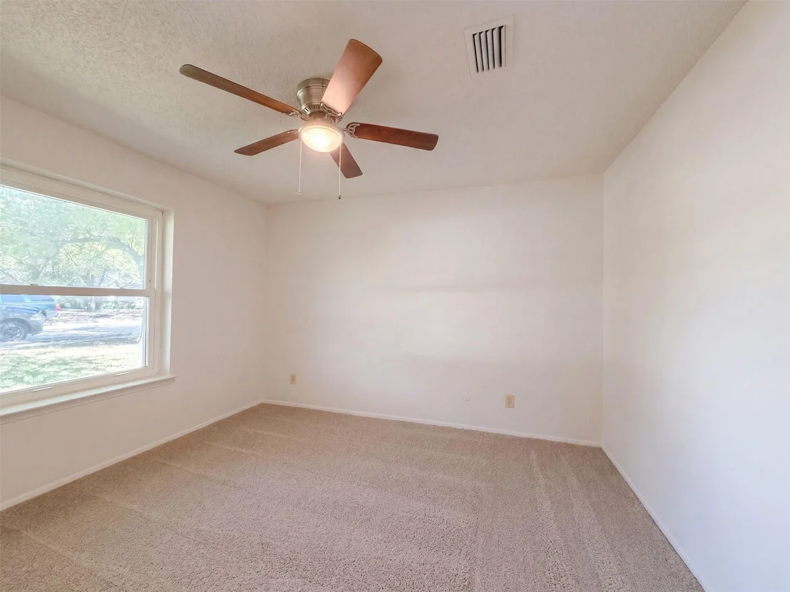 Photo of 1136 Kris Street
