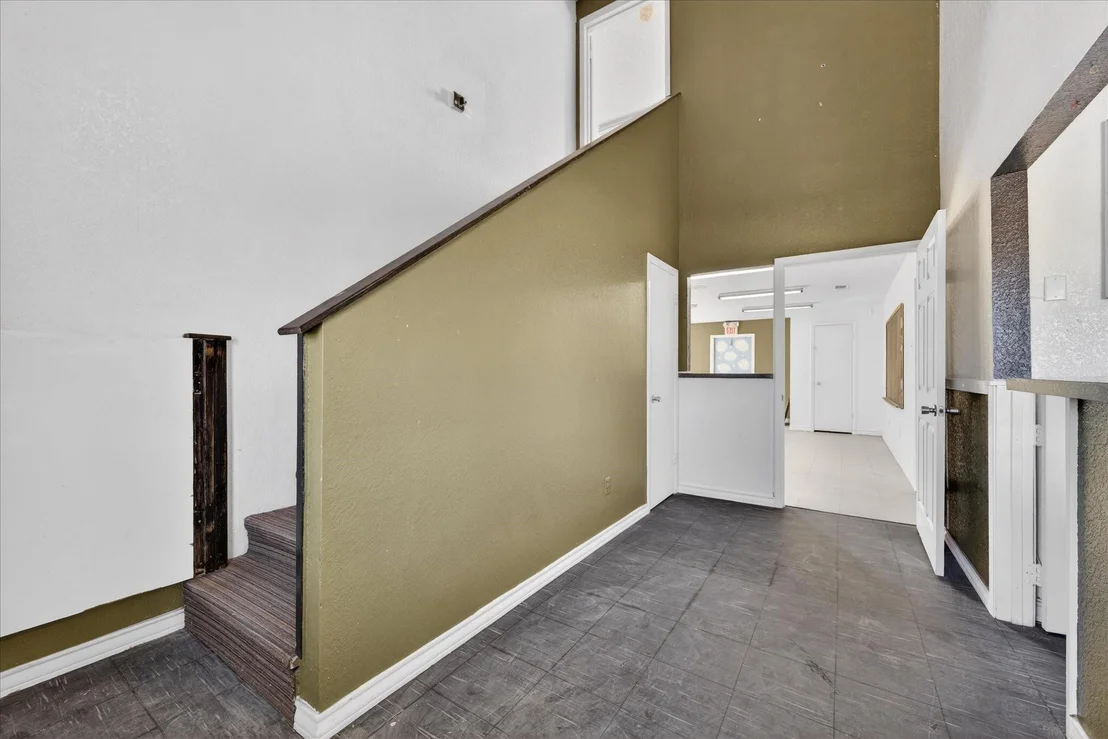 Photo of 611 W Spring Valley Road