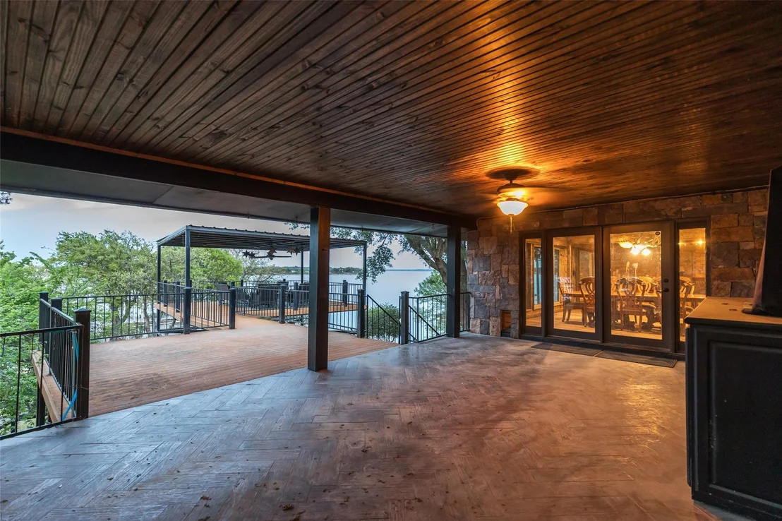 Photo of 440 Lakeside Drive