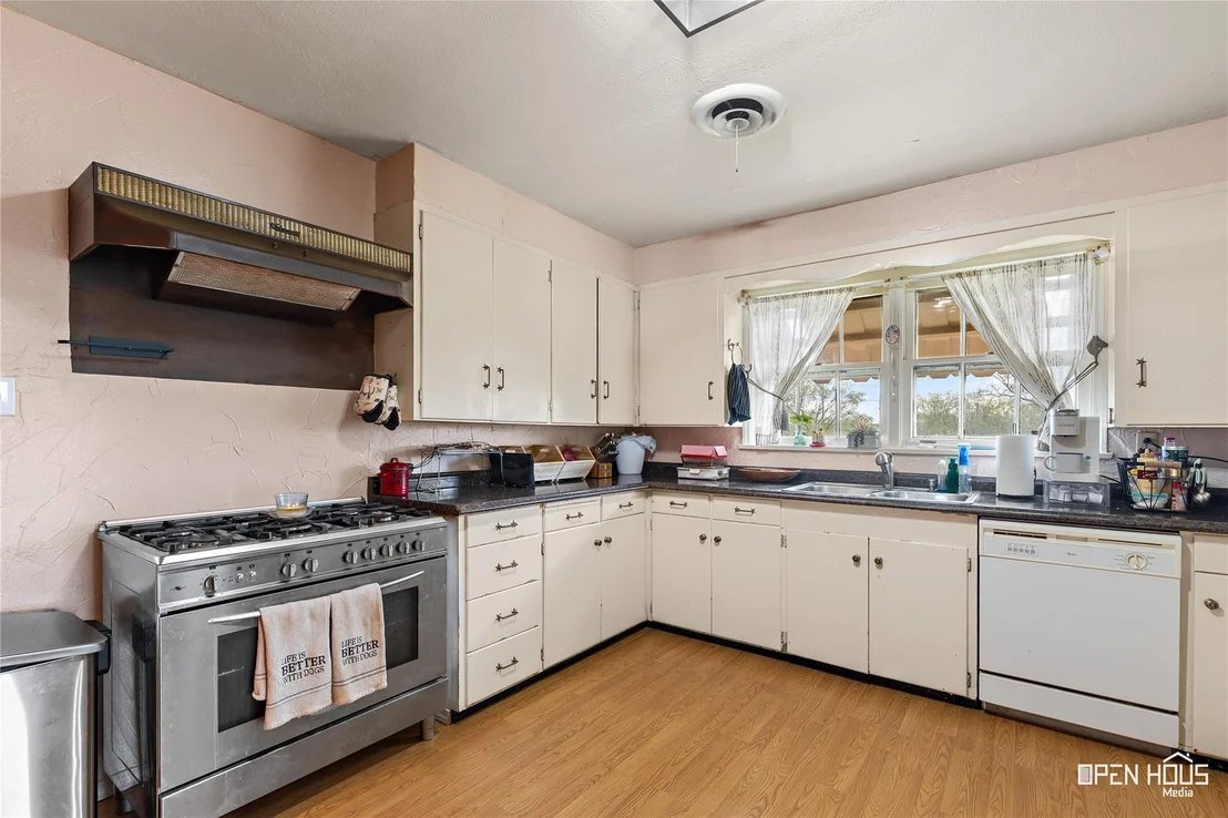 Photo of 1593 Irvin Road