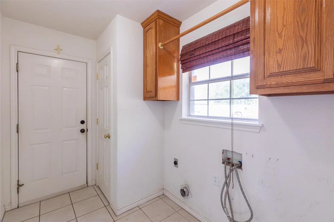 Photo of 717 Groves Road