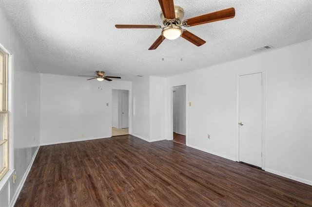Photo of 1409 Lawrence Drive