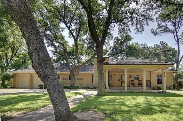 Photo of 825 Elm Street