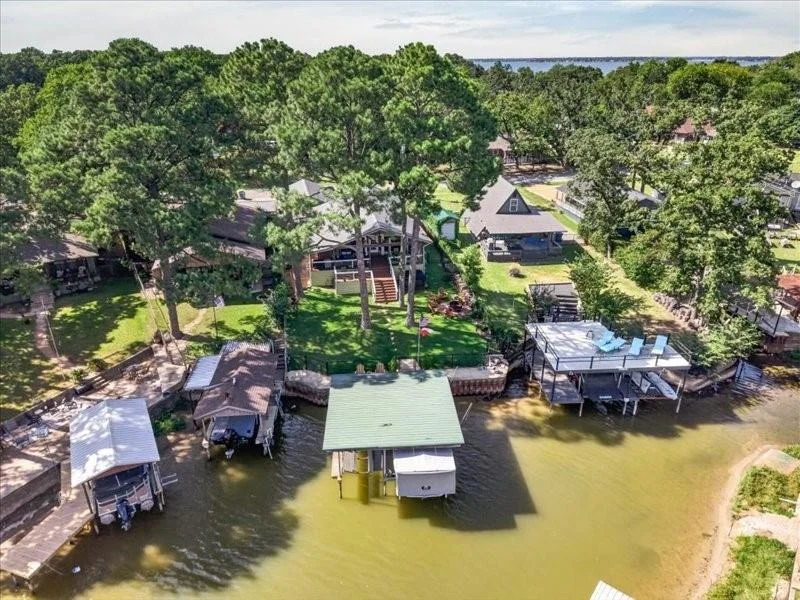 Photo of 1805 Oak Shore Drive