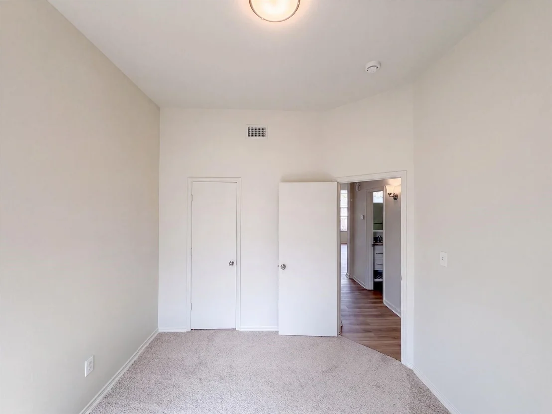 Photo of 825 Dixon Lane
