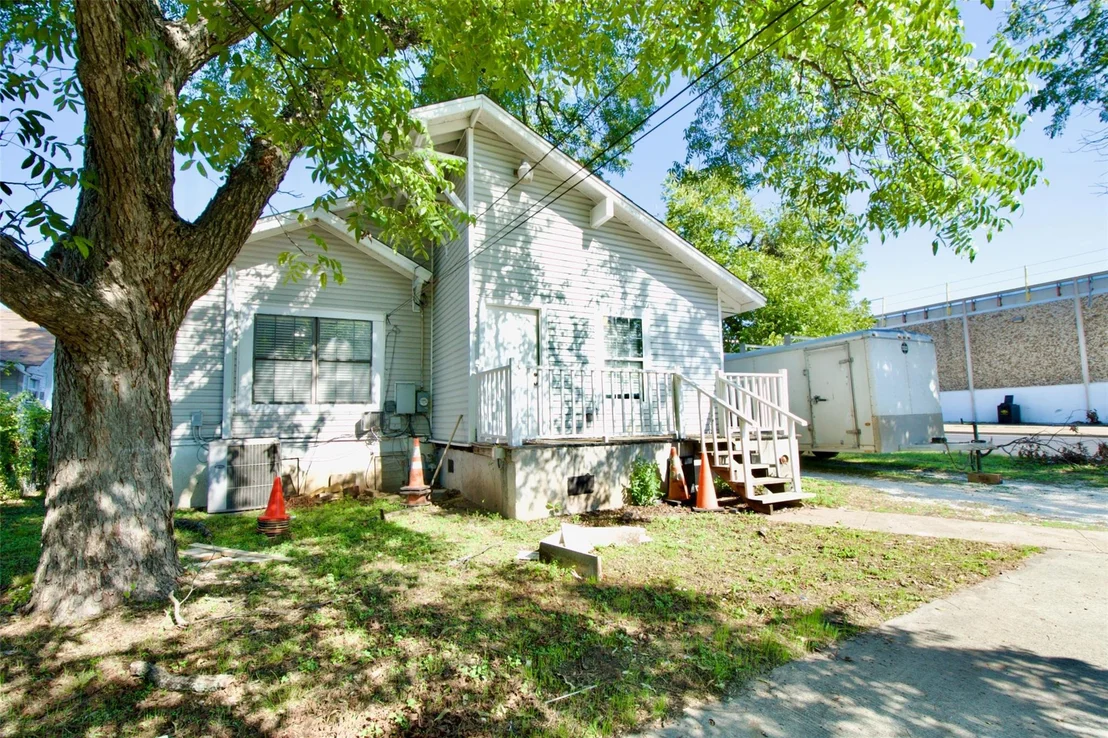 Photo of 2600 Homan Avenue