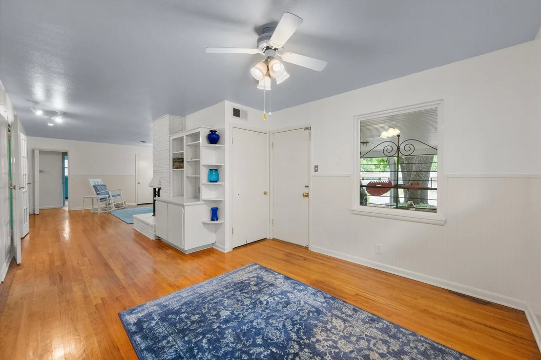 Photo of 1209 W Lilly Lane