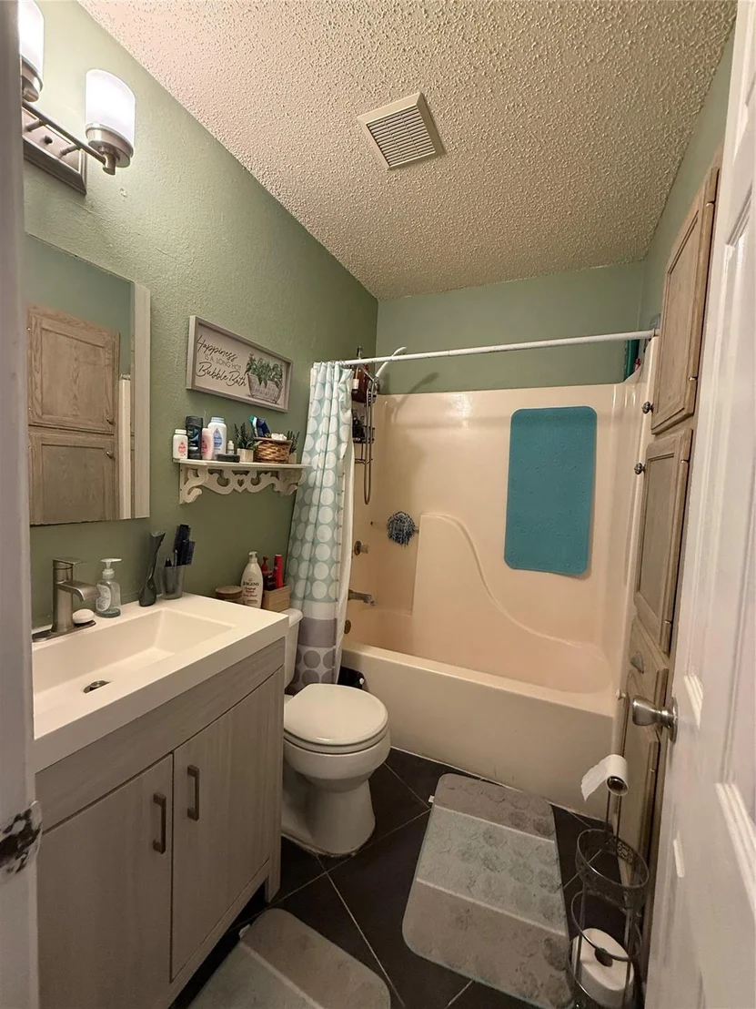 Photo of 1004 Clover Street