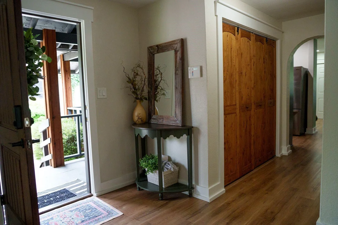 Photo of 1016 W Collins Street
