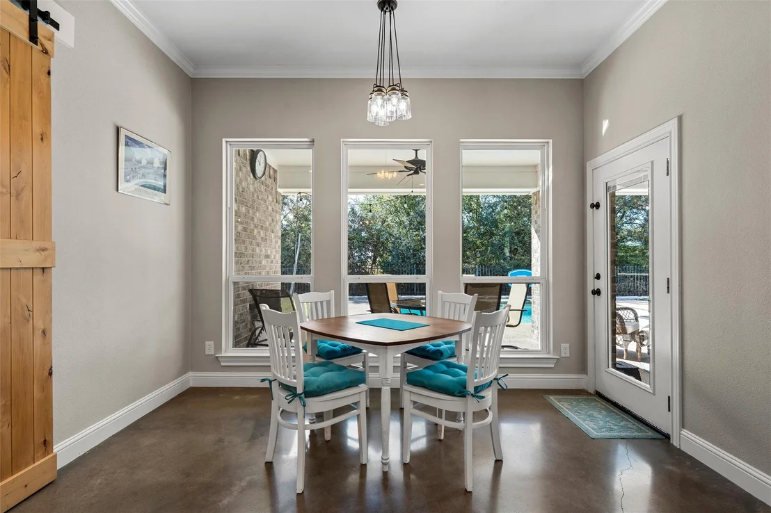 Photo of 580 Whispering Oaks