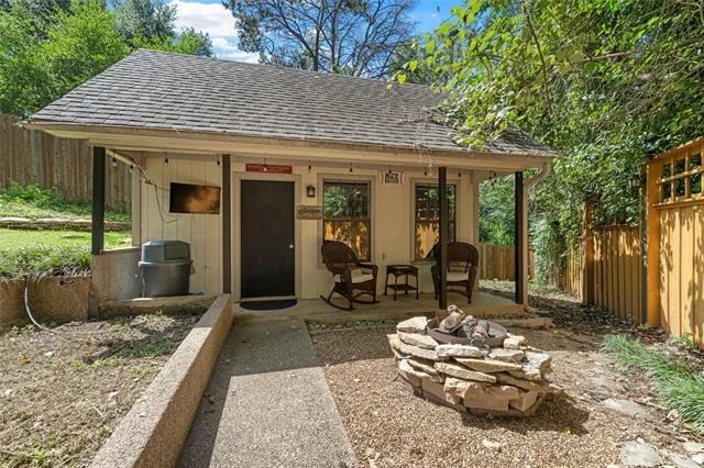 Photo of 3000 Chimney Hill Drive