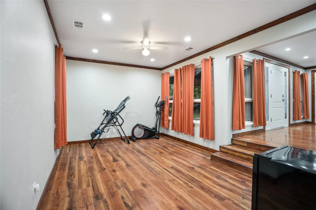 Photo of 207 Shadowwood Trail