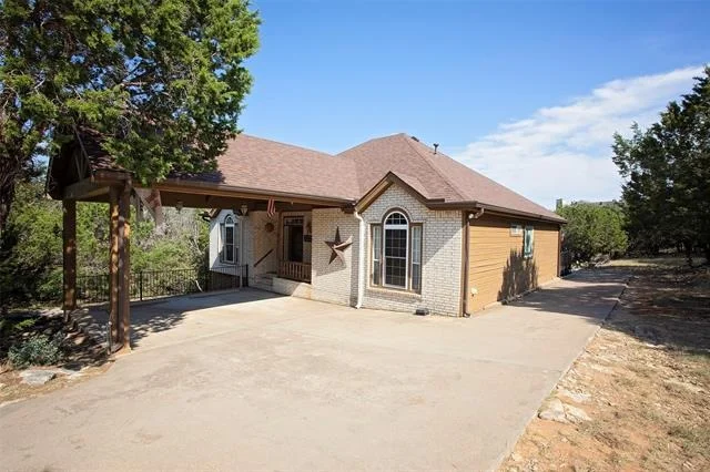 Photo of Unit 2 at 880 Cliffs Drive