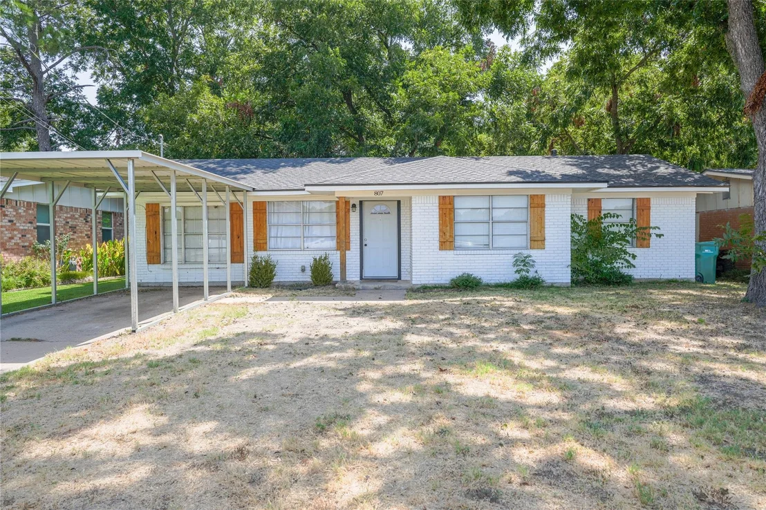 Photo of 807 N Lacy Drive