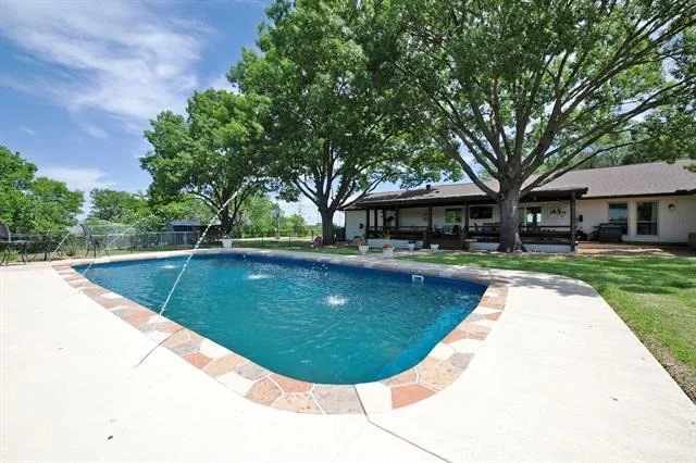 Photo of 6612 Eastview Drive