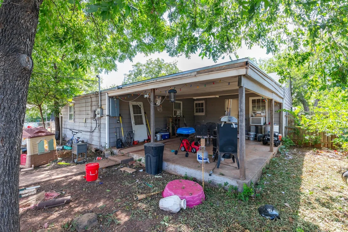 Photo of 1633 Shelton Street